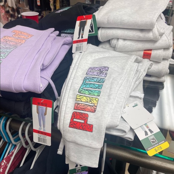 Hi Everyone!! Wondering if I should Sell on Poshmark!! What Do You Think?? - Picture 14 of 16